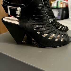 Vince Camuto Effel caged Black sandals size 4M